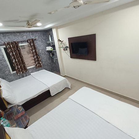 Treebo Yatri Grah Kshipra T Hotel Ujjain Exteriör bild
