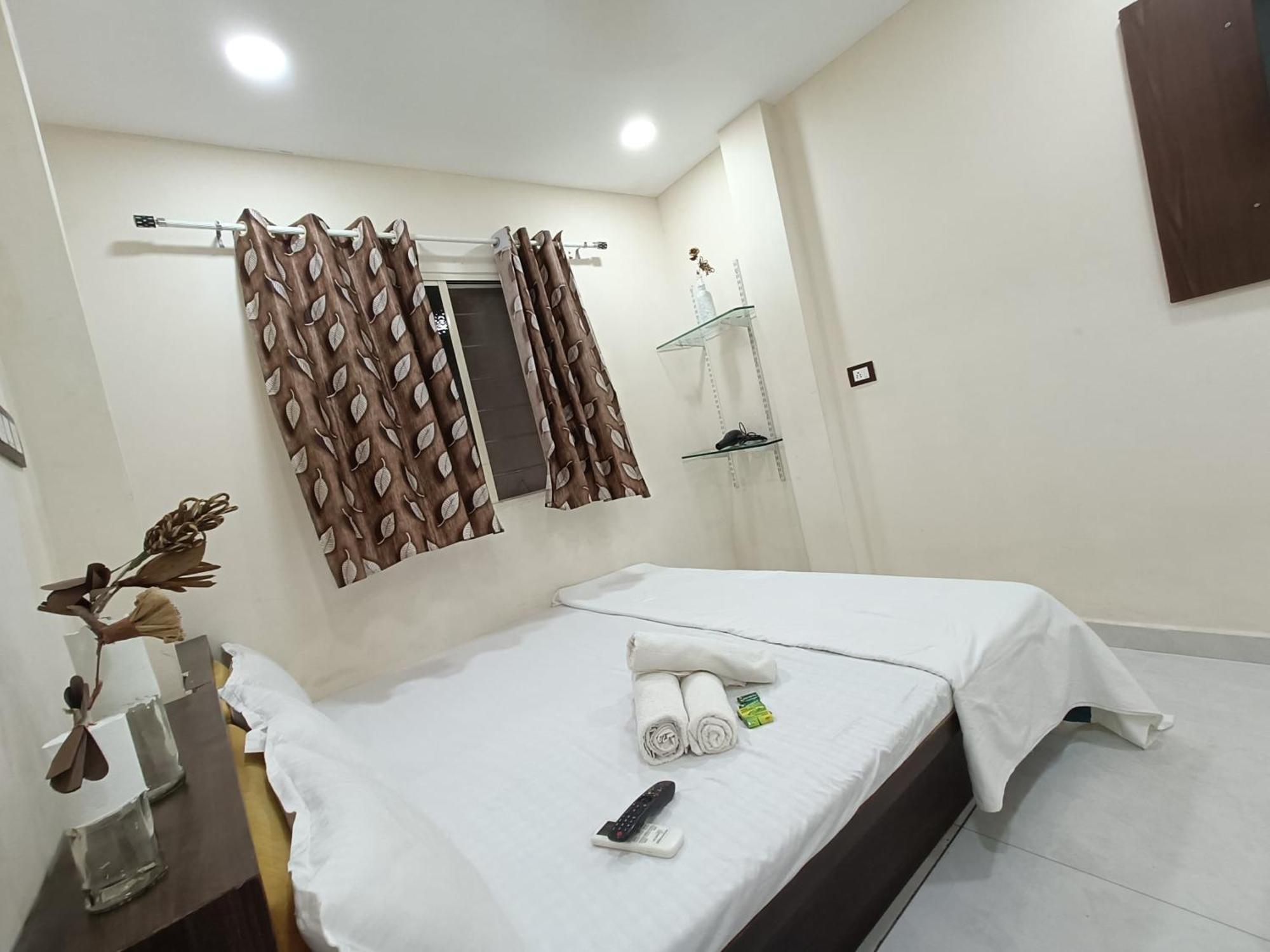Treebo Yatri Grah Kshipra T Hotel Ujjain Exteriör bild