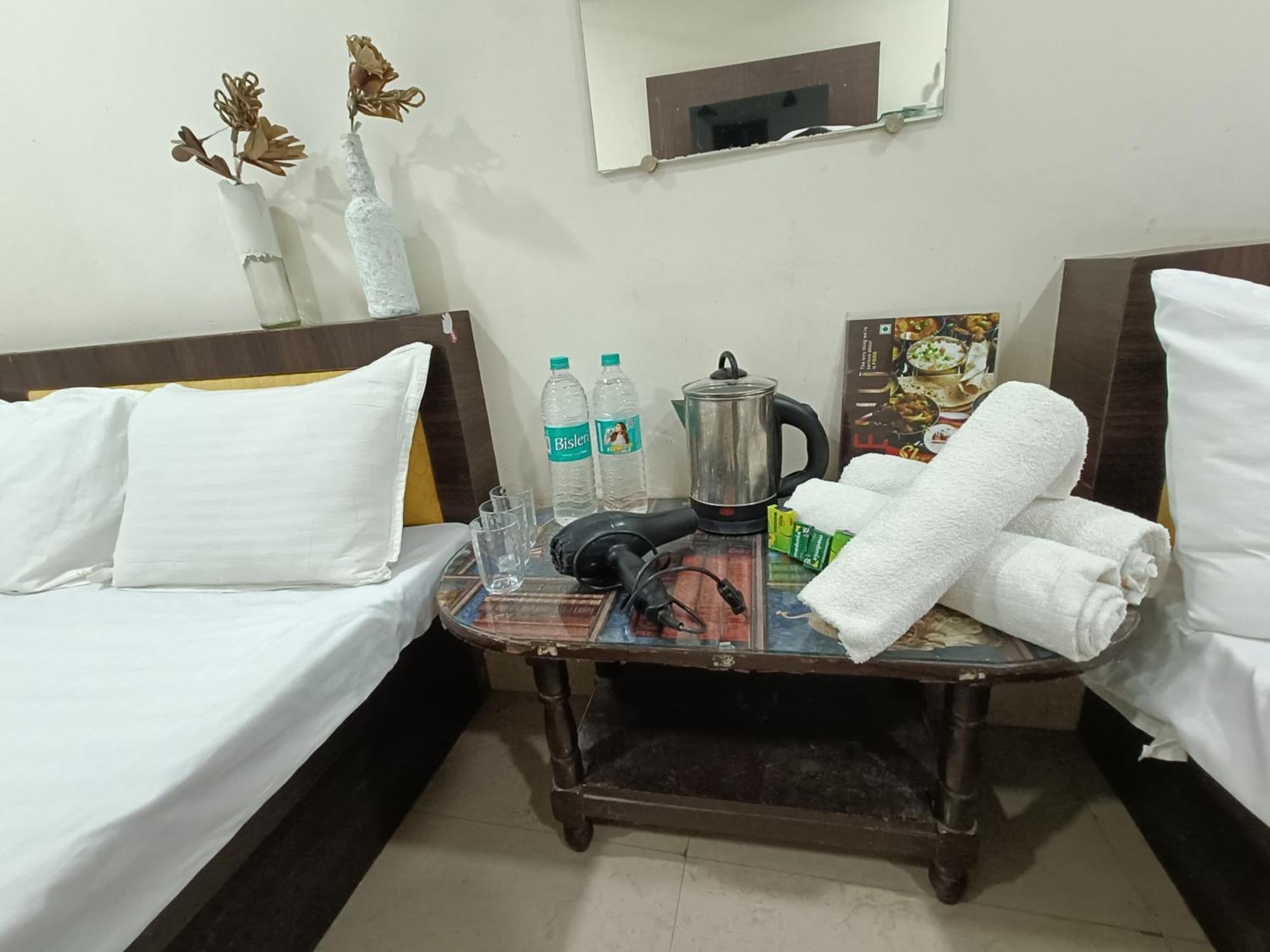 Treebo Yatri Grah Kshipra T Hotel Ujjain Exteriör bild