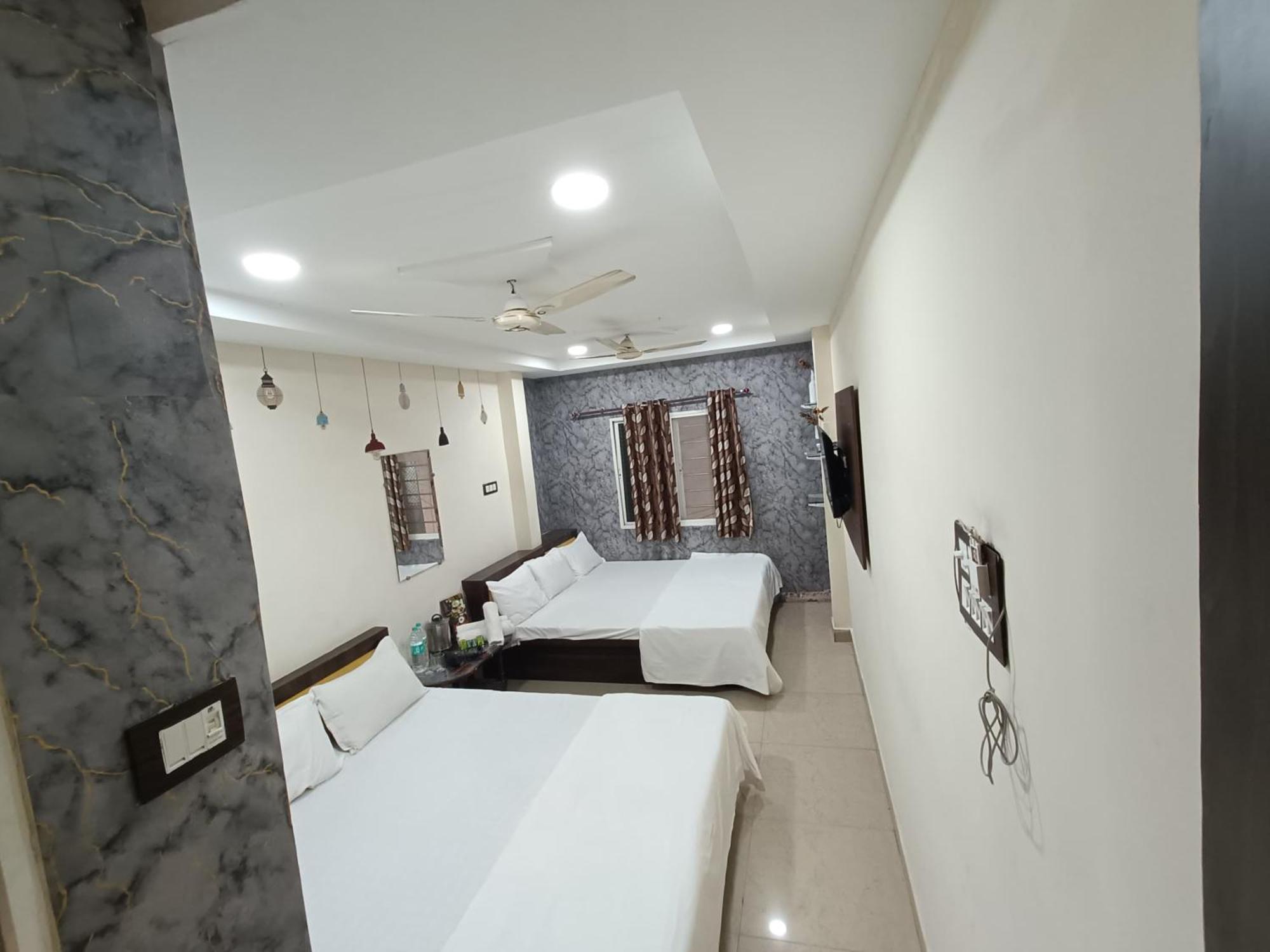 Treebo Yatri Grah Kshipra T Hotel Ujjain Exteriör bild