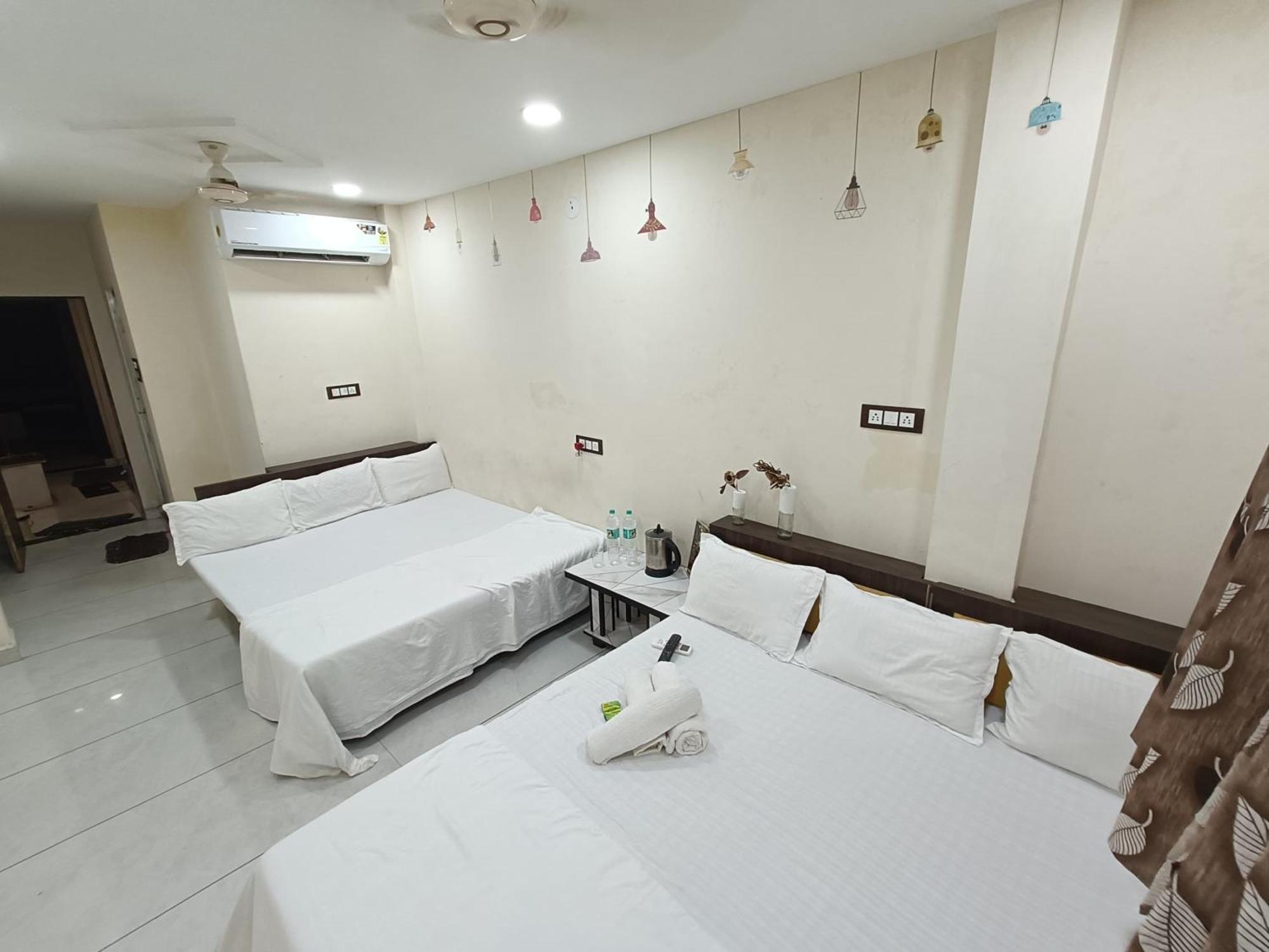 Treebo Yatri Grah Kshipra T Hotel Ujjain Exteriör bild