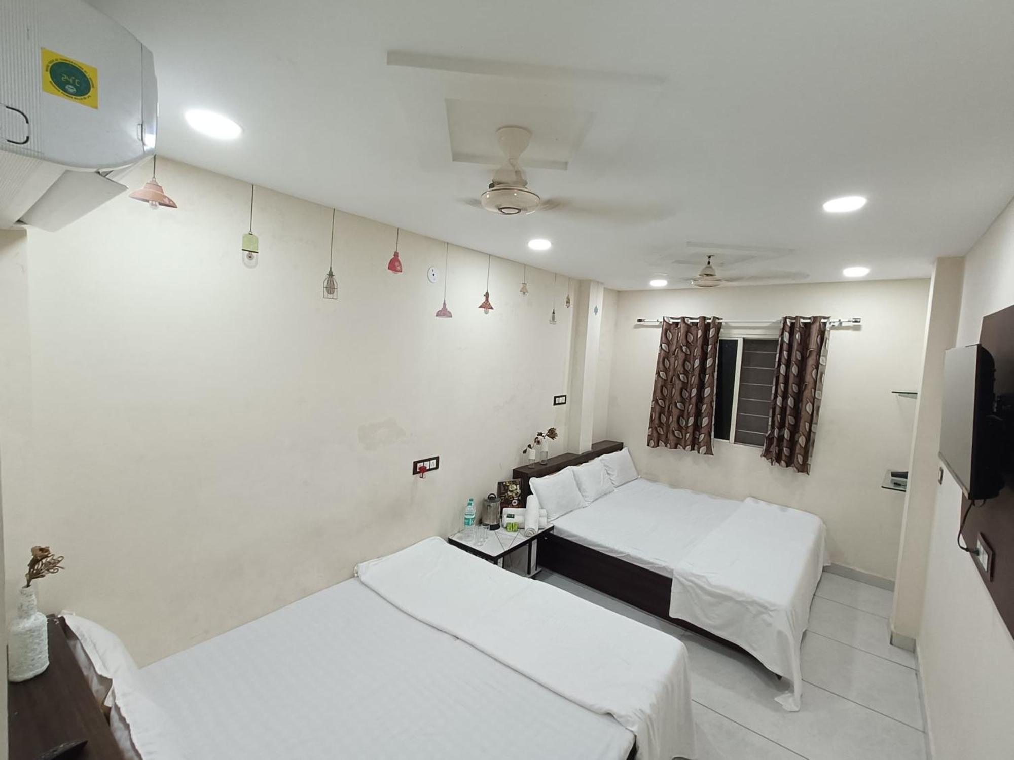 Treebo Yatri Grah Kshipra T Hotel Ujjain Exteriör bild