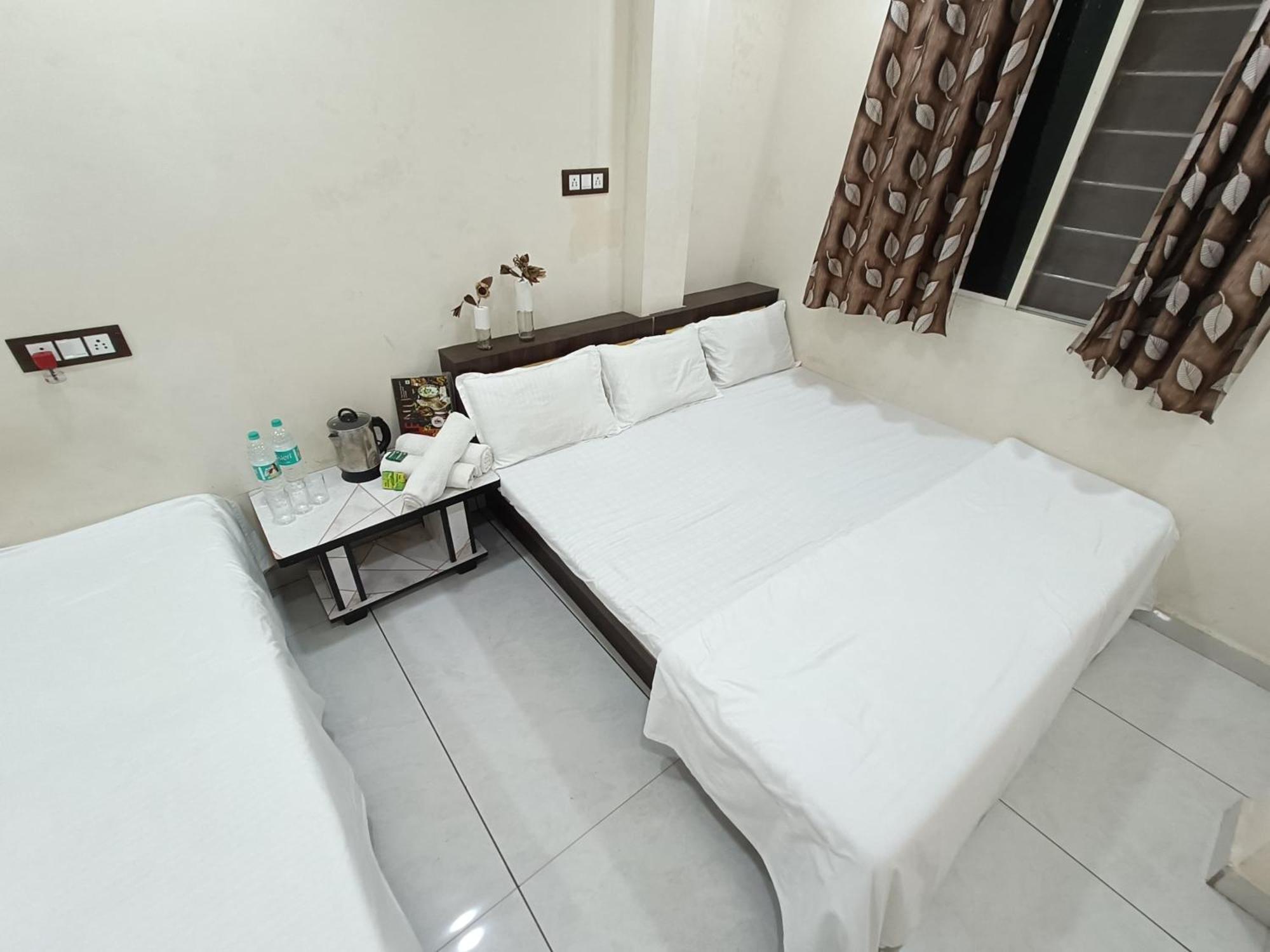 Treebo Yatri Grah Kshipra T Hotel Ujjain Exteriör bild