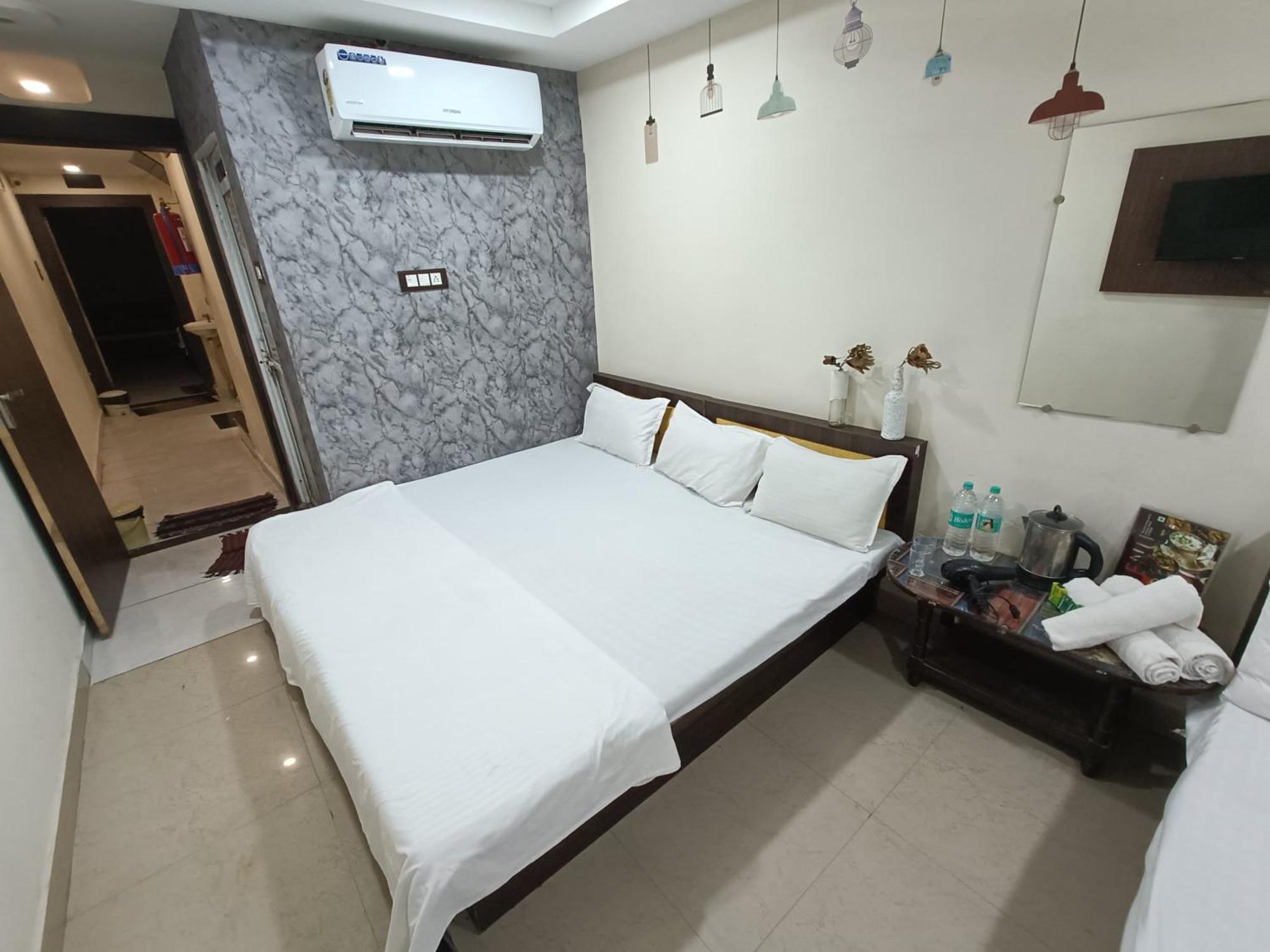 Treebo Yatri Grah Kshipra T Hotel Ujjain Exteriör bild