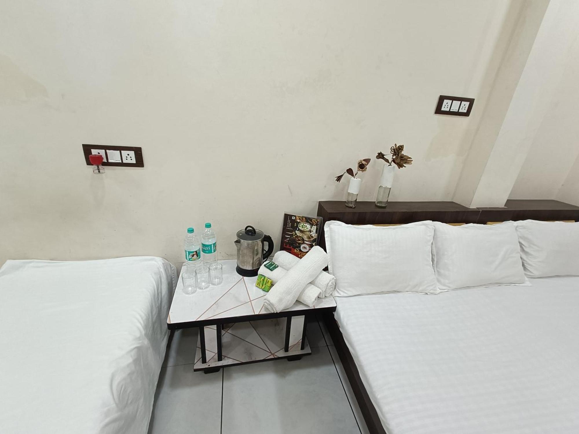 Treebo Yatri Grah Kshipra T Hotel Ujjain Exteriör bild