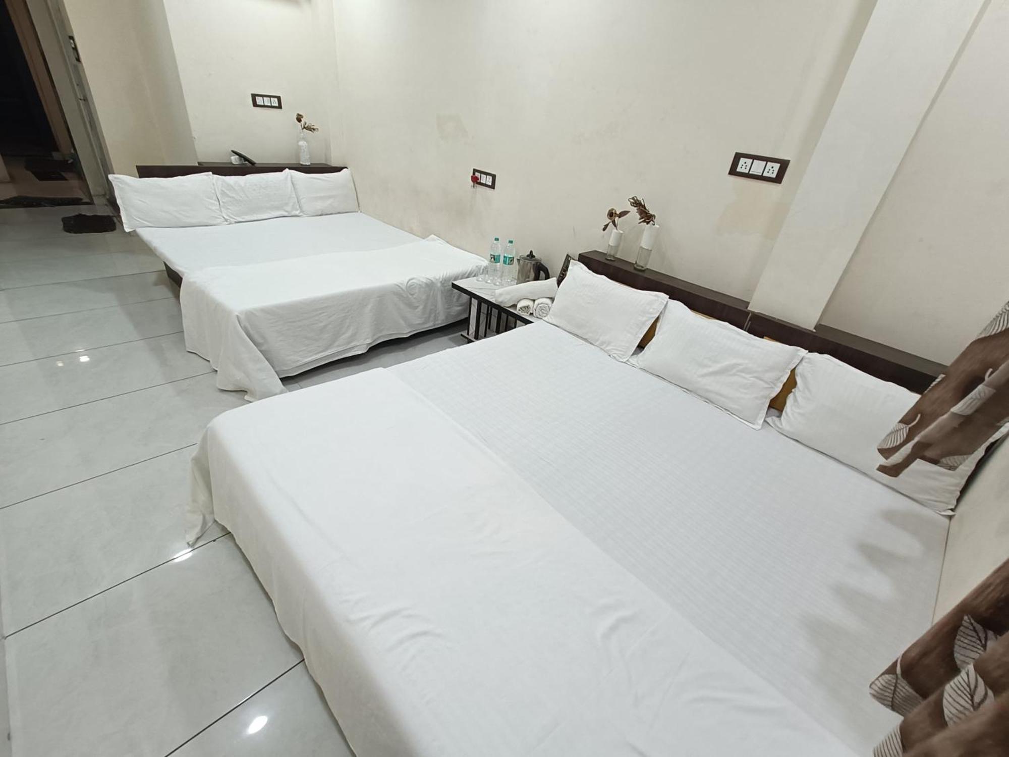 Treebo Yatri Grah Kshipra T Hotel Ujjain Exteriör bild