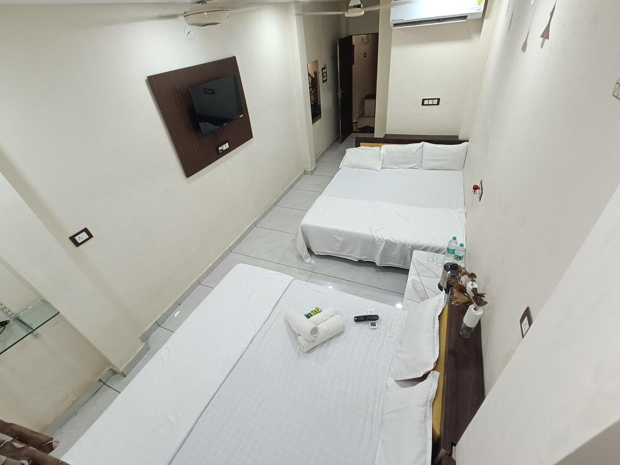 Treebo Yatri Grah Kshipra T Hotel Ujjain Exteriör bild