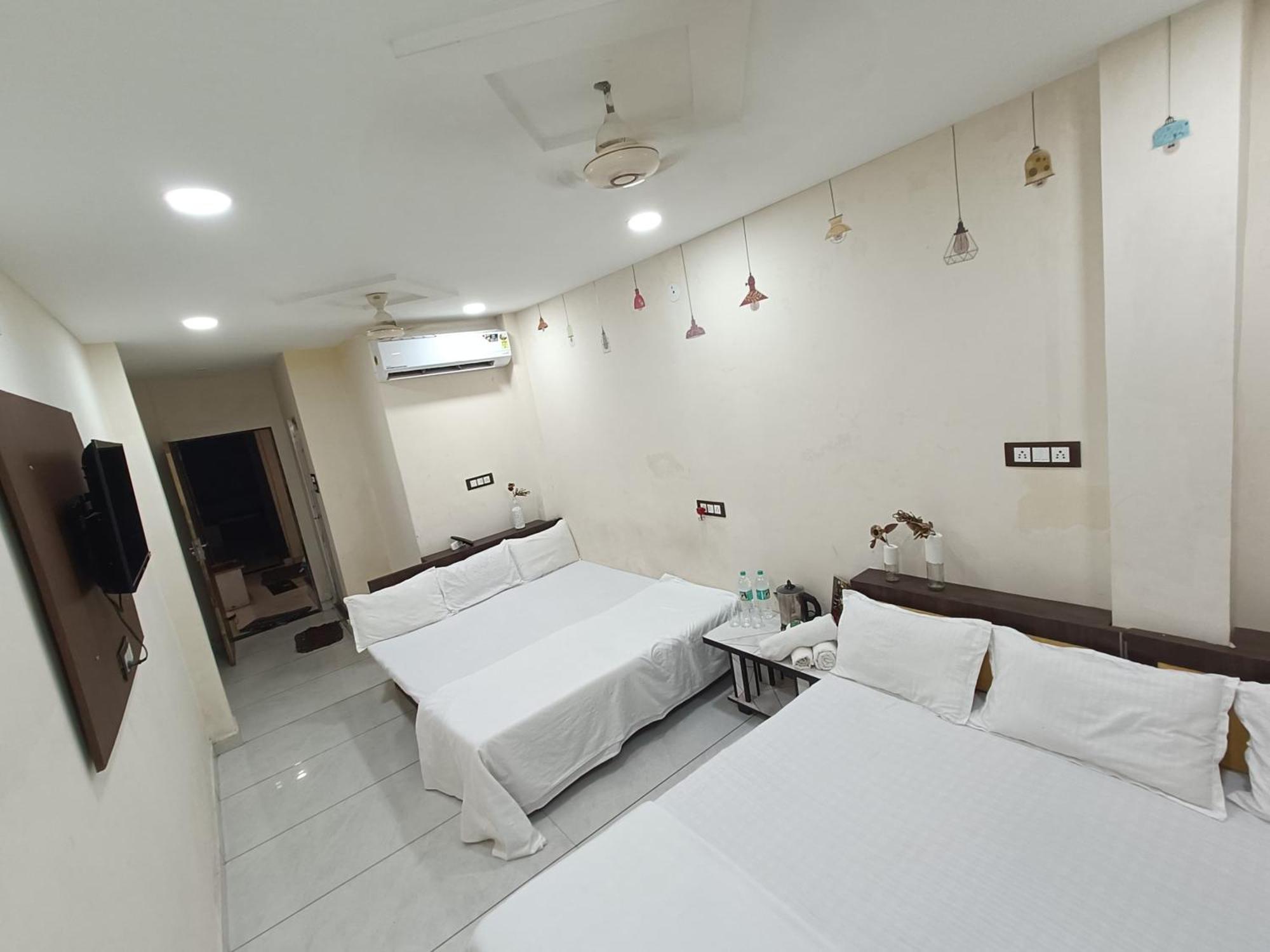 Treebo Yatri Grah Kshipra T Hotel Ujjain Exteriör bild