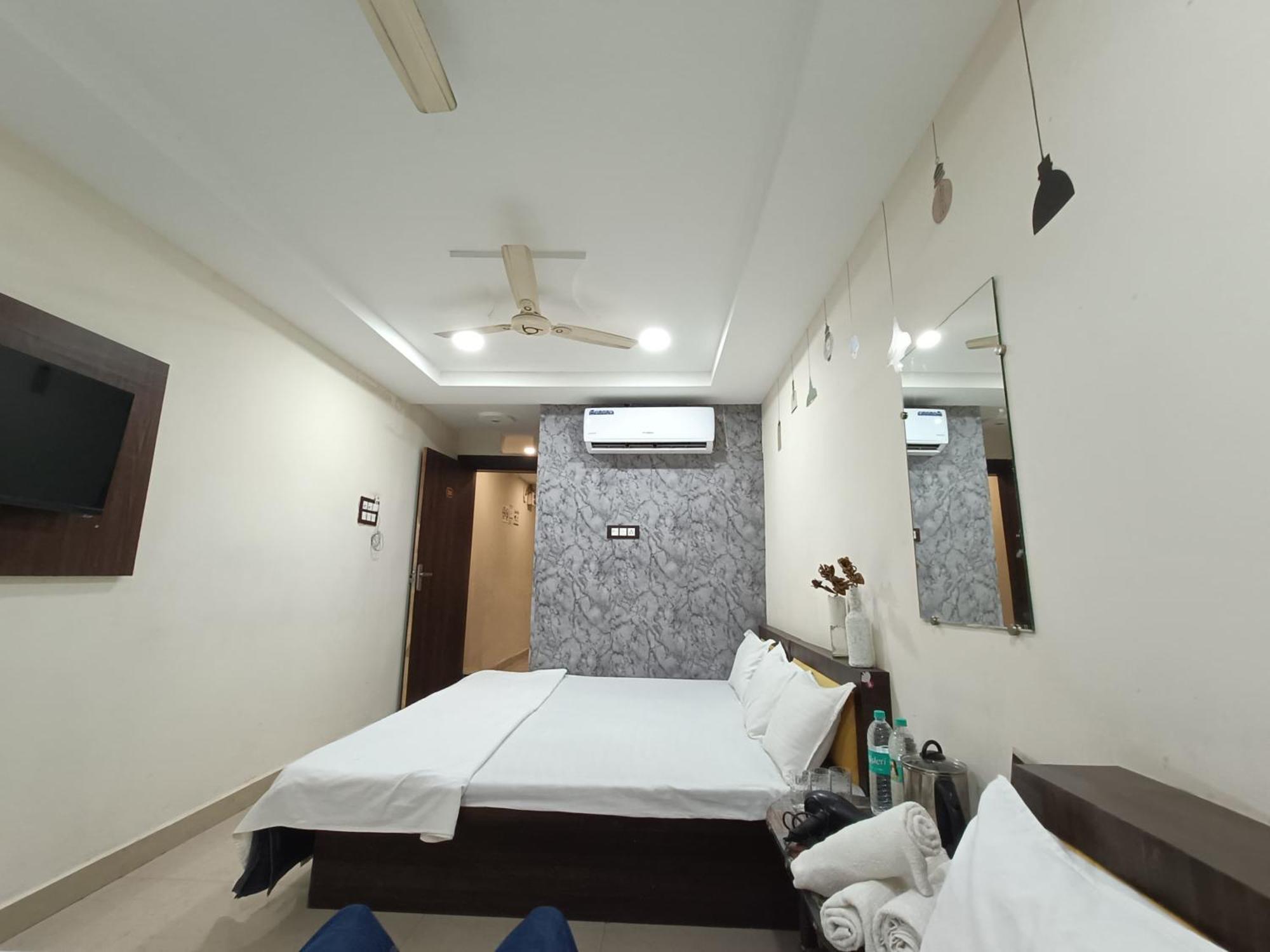 Treebo Yatri Grah Kshipra T Hotel Ujjain Exteriör bild