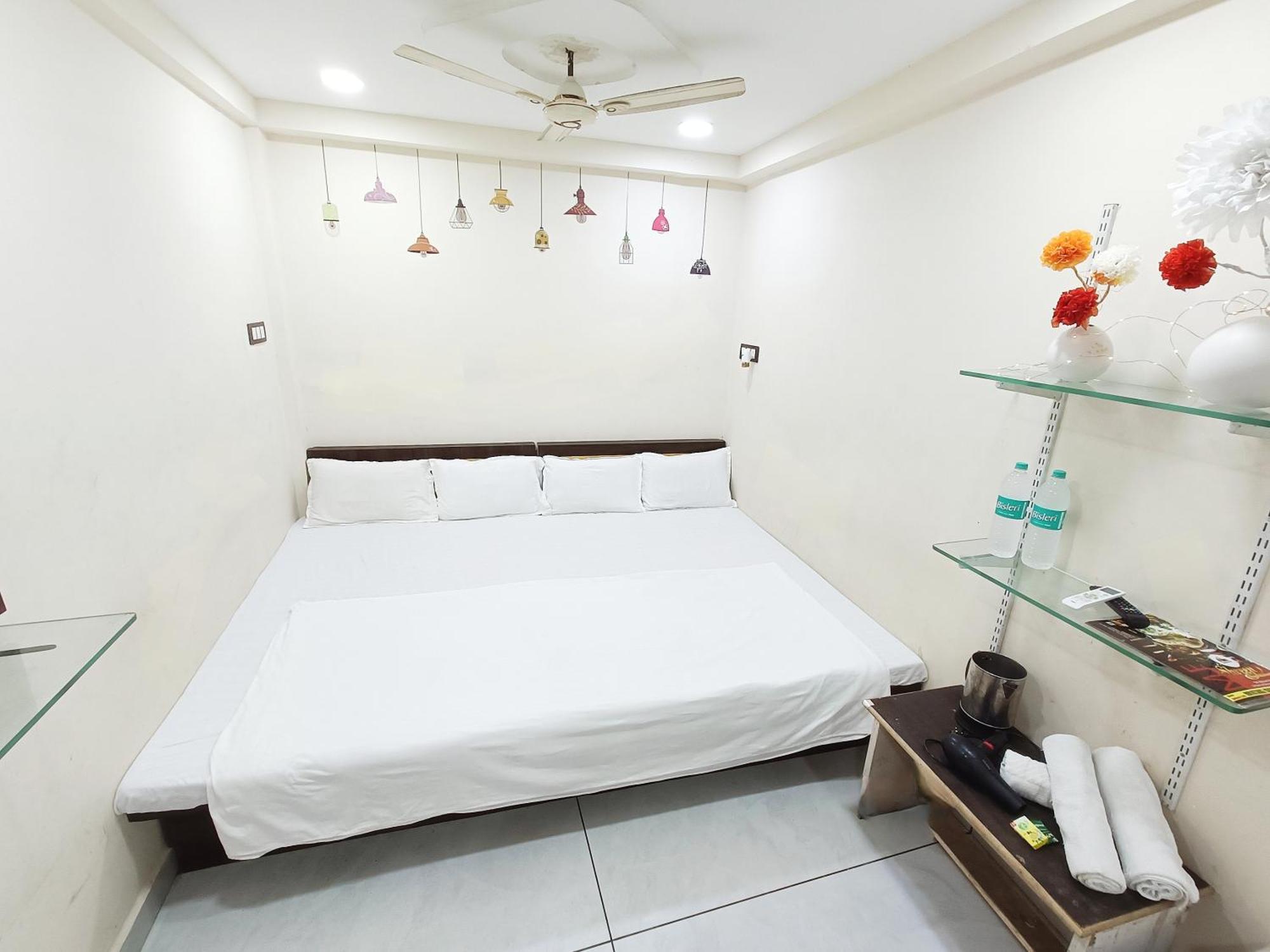 Treebo Yatri Grah Kshipra T Hotel Ujjain Exteriör bild